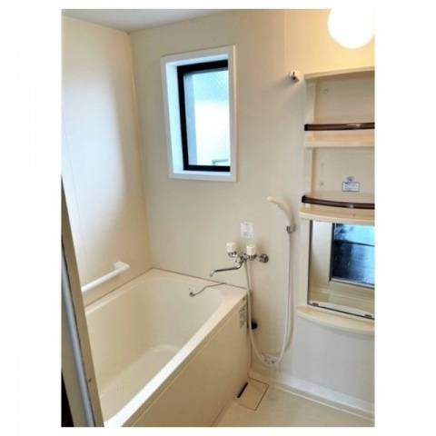 フォブール善導寺の浴室|窓付きのお風呂です⭐︎