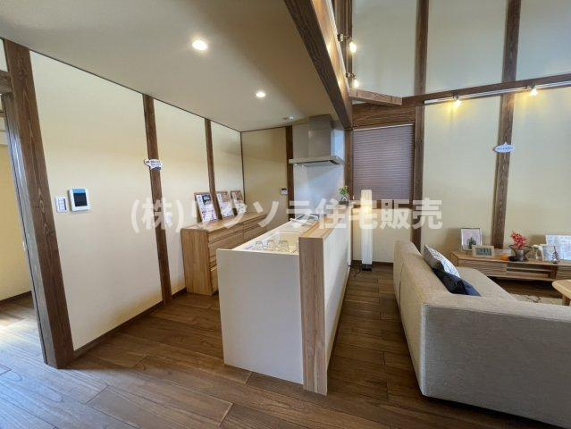 八幡三反長　新築一戸建てのダイニング|リビング18.5帖
■物件内覧・資金計画相談・住宅ローン相談、リフォーム相談、お問合せ受付中■
※当日・翌日のご内覧、ご相談はお電話でのお問合せがスムーズです！