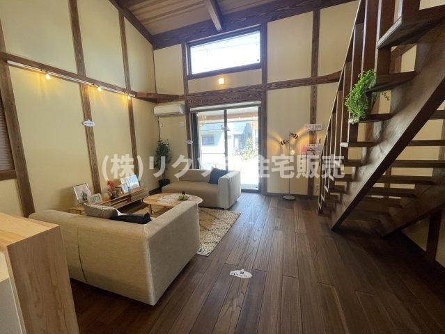 八幡三反長　新築一戸建てのダイニング|リビング18.5帖
■物件内覧・資金計画相談・住宅ローン相談、リフォーム相談、お問合せ受付中■
※当日・翌日のご内覧、ご相談はお電話でのお問合せがスムーズです！