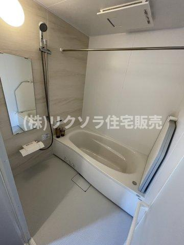 八幡三反長　新築一戸建ての浴室|浴室乾燥機、追い焚き機能付き
■物件内覧・資金計画相談・住宅ローン相談、リフォーム相談、お問合せ受付中■
※当日・翌日のご内覧、ご相談はお電話でのお問合せがスムーズです！