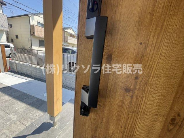 八幡三反長　新築一戸建ての防犯設備|スマートキー　ツーシリンダー錠
■物件内覧・資金計画相談・住宅ローン相談、リフォーム相談、お問合せ受付中■
※当日・翌日のご内覧、ご相談はお電話でのお問合せがスムーズです！