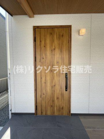 八幡三反長　新築一戸建ての玄関|■物件内覧・資金計画相談・住宅ローン相談、リフォーム相談、お問合せ受付中■
※当日・翌日のご内覧、ご相談はお電話でのお問合せがスムーズです！