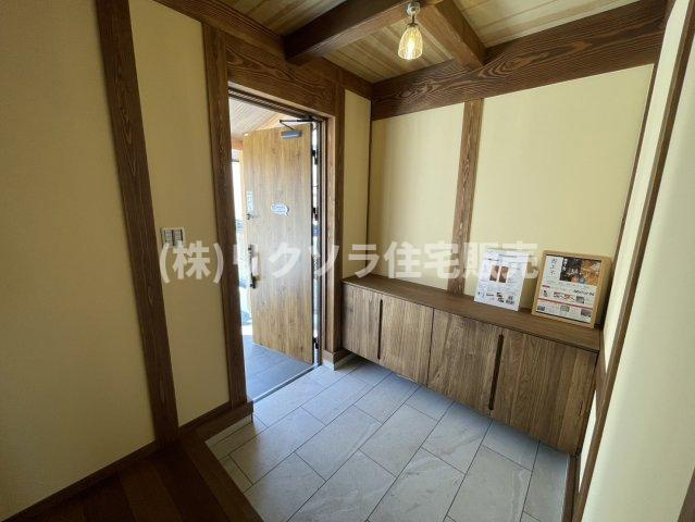 八幡三反長　新築一戸建ての内装|玄関内部
■物件内覧・資金計画相談・住宅ローン相談、リフォーム相談、お問合せ受付中■
※当日・翌日のご内覧、ご相談はお電話でのお問合せがスムーズです！
