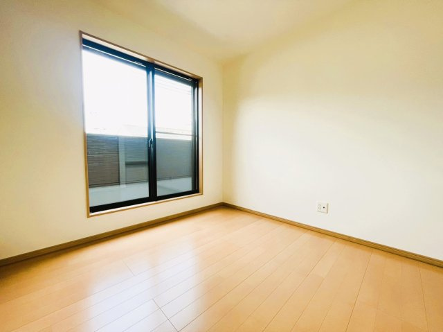 田中古川町　2号地　新築参考プラン　建築条件付土地の完成予想図|【施工例：洋室】充分な広さと収納機能を備えた部屋はお子様の自発性と成長を促します。お子様の成長を支える、勉強や好きなことに没頭する学びの空間に◎