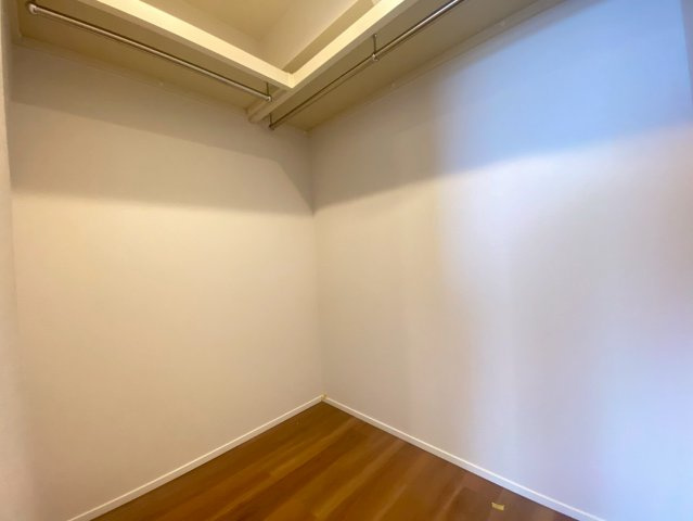 【価格改定】イトーピア向日マンションC棟の収納|大容量のウォークインクローゼットで、たっぷり収納可能♪