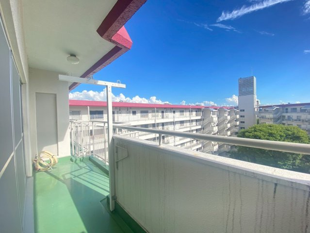 【価格改定】イトーピア向日マンションC棟のバルコニー|陽当たり良好な南向きワイドバルコニーで、毎日のお洗濯もラクラク快適♪
