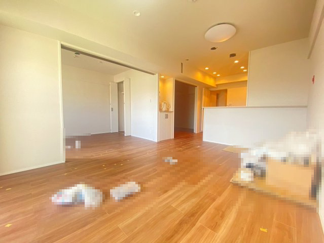 【価格改定】イトーピア向日マンションC棟の居間・リビング|現在、リフォーム工事中（令和7年7月時点）
約12.4帖の広さです！