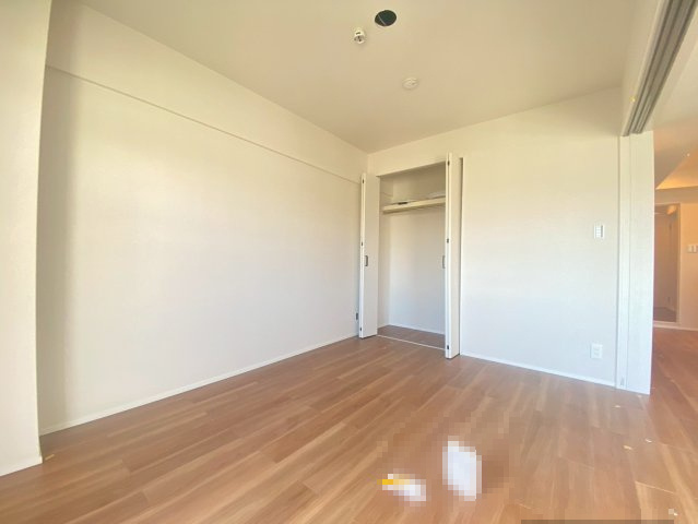 【価格改定】イトーピア向日マンションC棟の洋室|LDK横の洋室（約5.4帖）
家族のライフスタイルに合わせて自由に活用可能です！