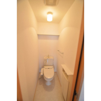 【トイレ】 | ヴィルドミール中今泉 | 温水洗浄便座