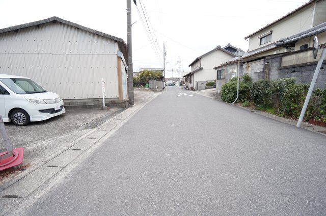常滑市新田町4丁目　売地（倉庫利用可）の前面道路含む現地写真|前面道路