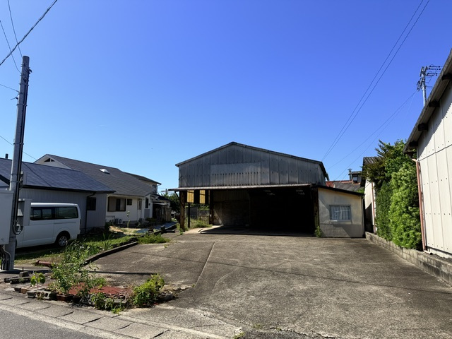 常滑市新田町4丁目　売地（倉庫利用可）の前面道路含む現地写真|前面道路