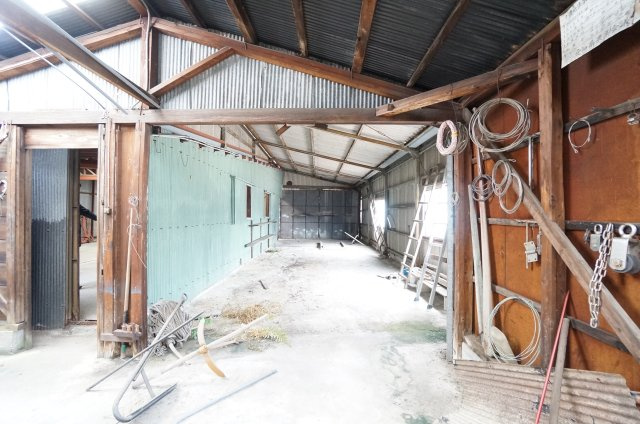 常滑市新田町4丁目　売地（倉庫利用可）の外観|奥の倉庫内の写真となります