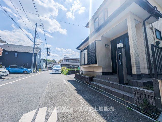 日野市神明戸建の前面道路含む現地写真