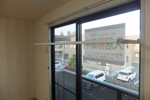 【バルコニー】 | カーサクレールB棟 | バルコニーからの眺めを楽しみながら食事をしませんか