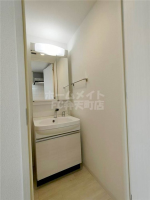 【洗面所】 | アドバンス大阪ドーム前アヴェニール | 忙しい朝には欠かせない洗面所です