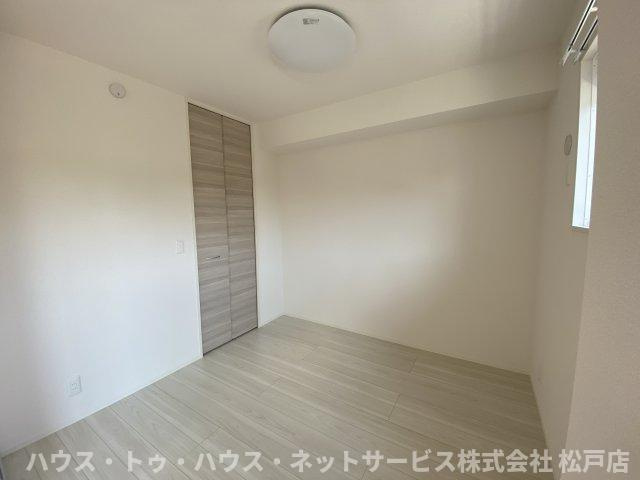 グランシャリオDの洋室