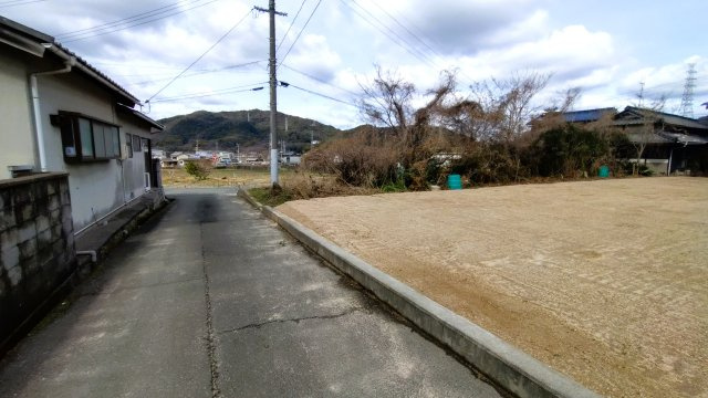 里庄町浜中売地の前面道路含む現地写真
