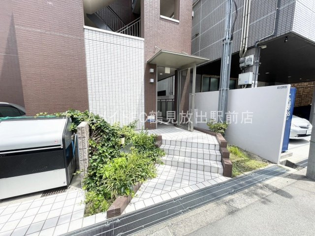 大阪市鶴見区今津南１丁目の賃貸マンションのエントランス