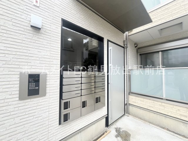 東大阪市森河内西１丁目のアパートのエントランス