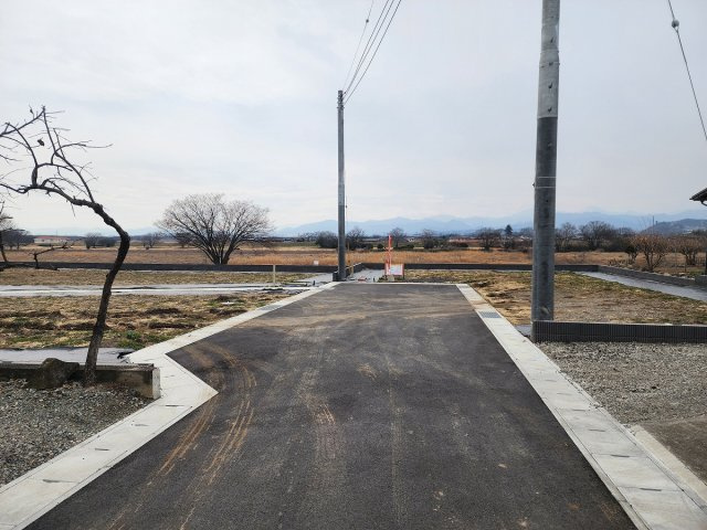 高崎市倉賀野町売土地 2号地の前面道路含む現地写真