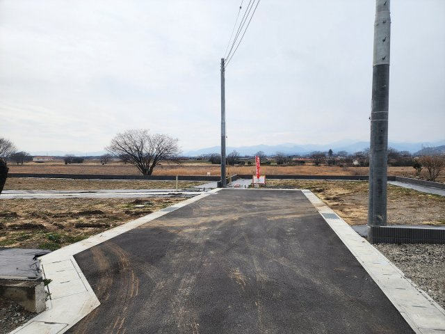 高崎市倉賀野町売土地 2号地の前面道路含む現地写真