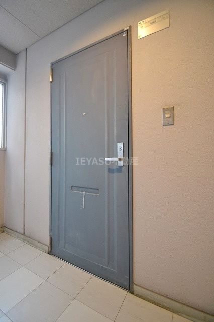 サンハイム庚午南の玄関