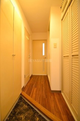 サンハイム庚午南の玄関