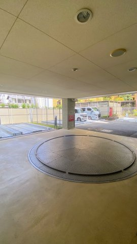 サクレセーヌ夙川の駐車場
