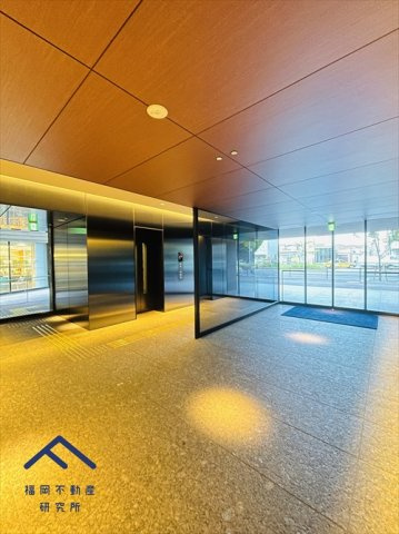 ブリリアタワー西新のエントランス