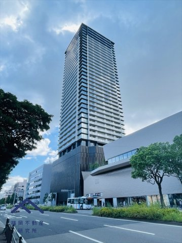 ブリリアタワー西新の外観