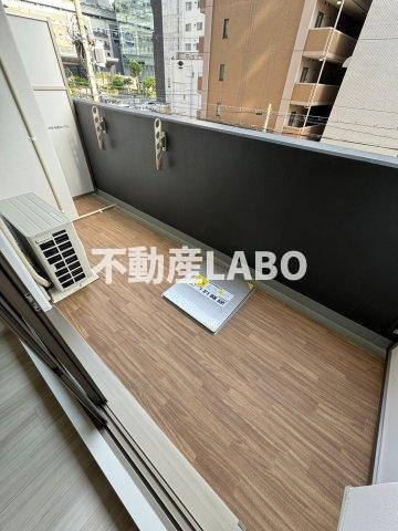 セレニテ難波グランデシュッドのバルコニー