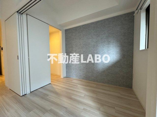 セレニテ難波グランデシュッドの洋室
