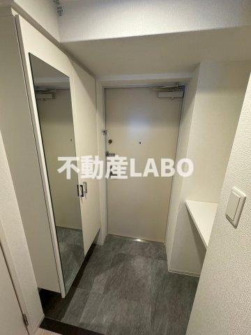 セレニテ難波グランデシュッドの玄関