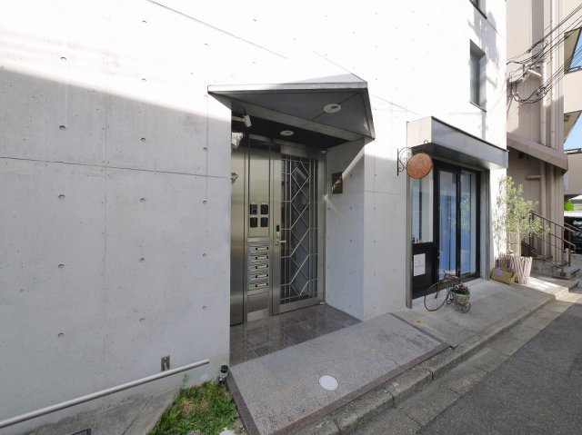 アレグレア桜のエントランス