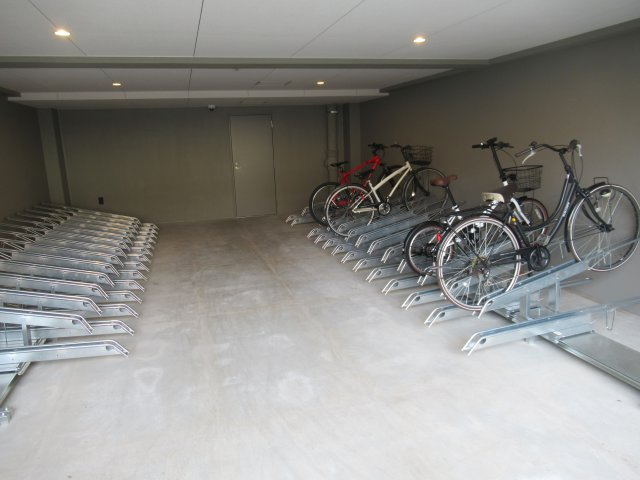 セレニテ兵庫エクラのその他共用部分|駐輪場です