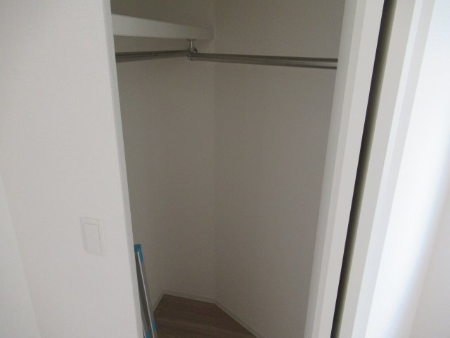 セレニテ兵庫エクラの収納|６号室はウォークインクローゼットがあります
