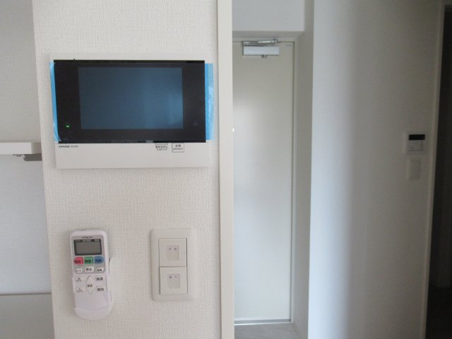 セレニテ兵庫エクラのセキュリティ|モニター付きインターホンがあるので急な来客でも安心です