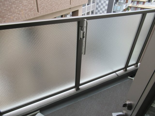 セレニテ兵庫エクラのバルコニー|外からの目が気にならないバルコニーで洗濯物が干せます