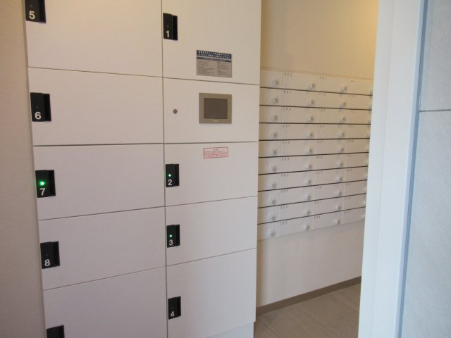 セレニテ兵庫エクラのその他共用部分|宅配ボックスと集合ポストです