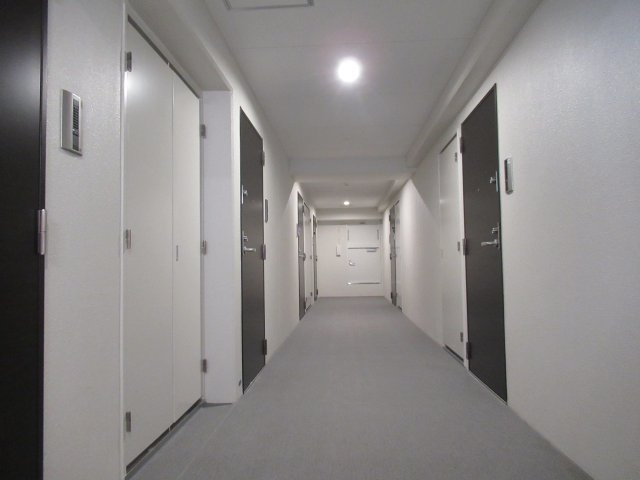 セレニテ兵庫エクラのロビー|落ち着いたロビーです