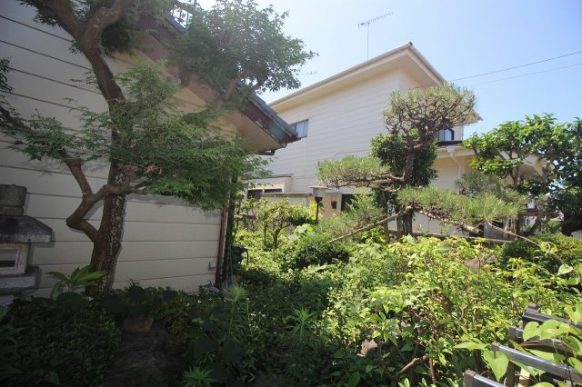 野木町丸林の庭|風情ある植栽が楽しめる日本庭園風のお庭♪緑に囲まれた癒しの時間が過ごせそうです(^^)
