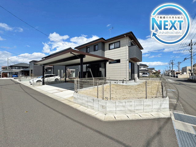 亘理郡亘理町字狐塚　中古戸建の外観|角地に位置するこの物件は利便性と開放感を兼ね備えています◎