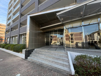 【エントランス】 | 中百舌鳥アイランズ | 車椅子ベビーカーにも配慮されたスロープ付きエントランス♪