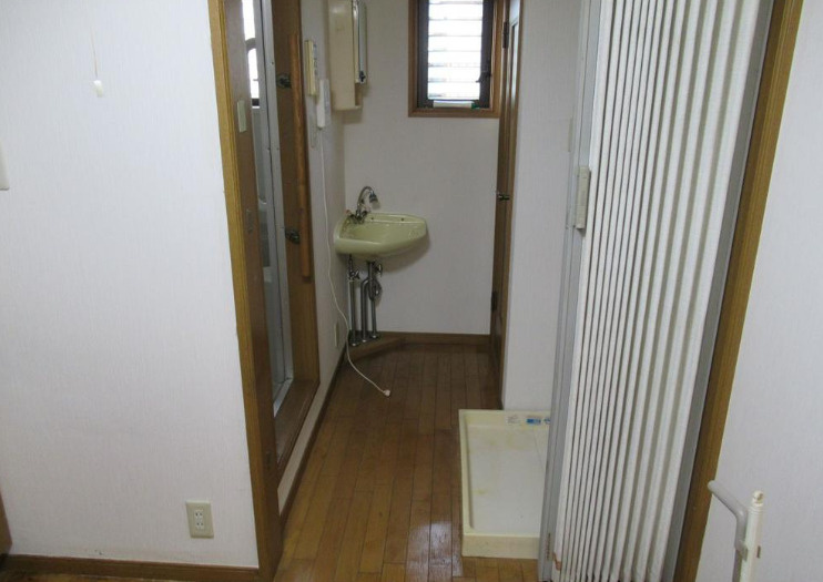 灘北通４丁目貸家の洗面所