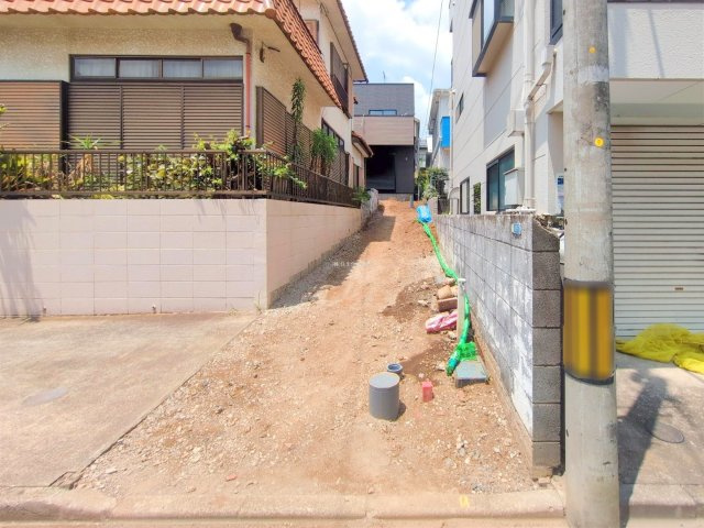 ふじみ野市富士見台の新築一戸建の駐車場|セカンドカーにも便利な駐車スペース2台分！