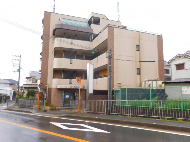 アンフィニィ松ヶ丘のエントランス