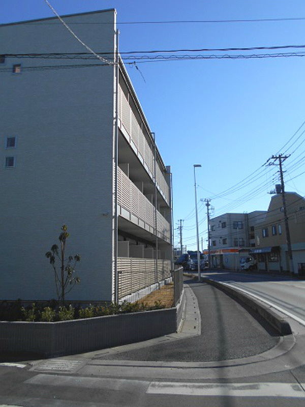 クレイノルナルミエール三郷の外観