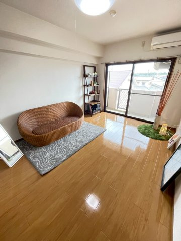 ユウメイトビルの洋室