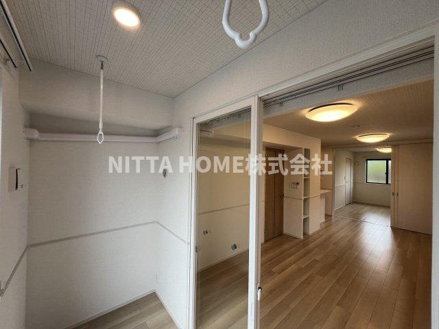 デスパシオ氷上Ⅰのバルコニー|２．１帖のサンルームがついています◇