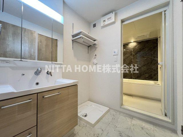 デスパシオ氷上Ⅰの洗面所|室内洗濯機置き場もあります○